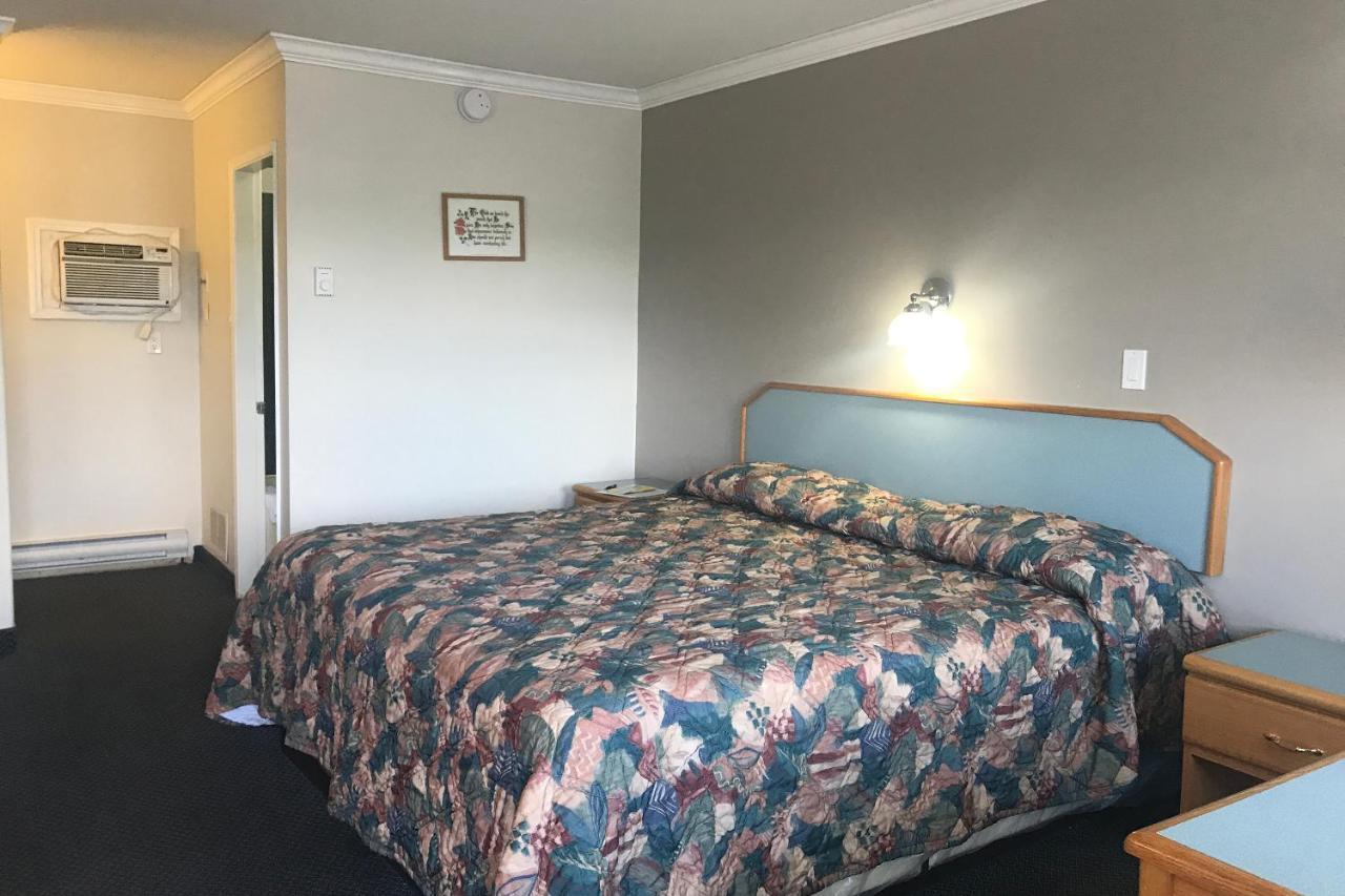 Lamplighter Motel แคมลูปส์ ภายนอก รูปภาพ