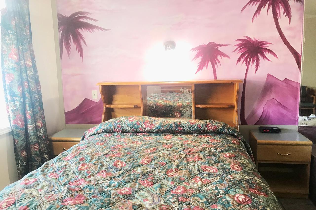 Lamplighter Motel แคมลูปส์ ภายนอก รูปภาพ