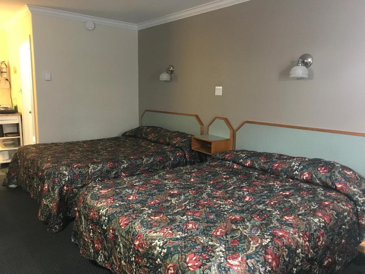 Lamplighter Motel แคมลูปส์ ภายนอก รูปภาพ