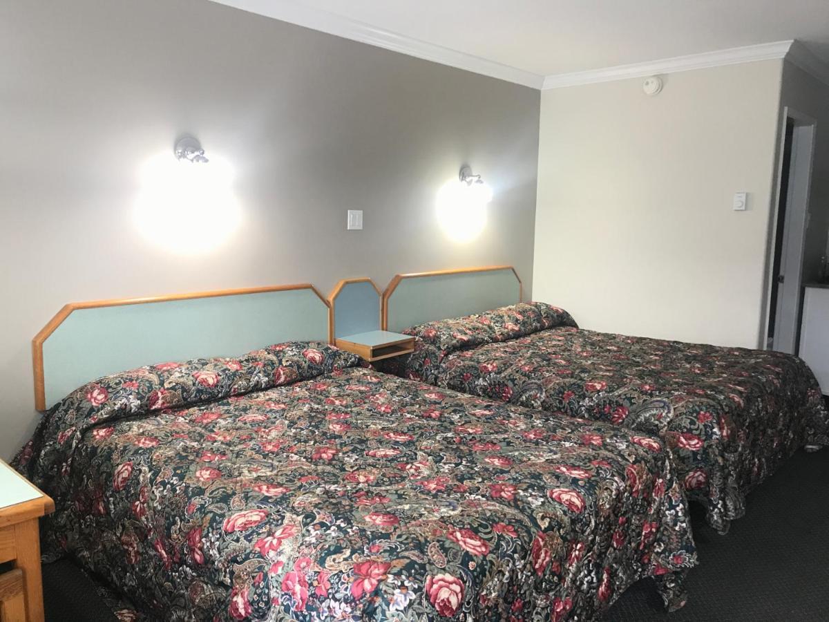 Lamplighter Motel แคมลูปส์ ภายนอก รูปภาพ