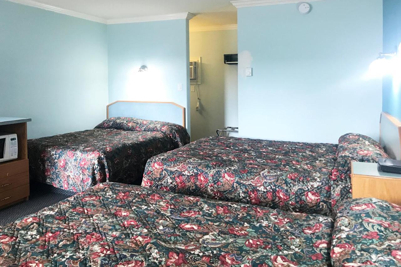 Lamplighter Motel แคมลูปส์ ภายนอก รูปภาพ