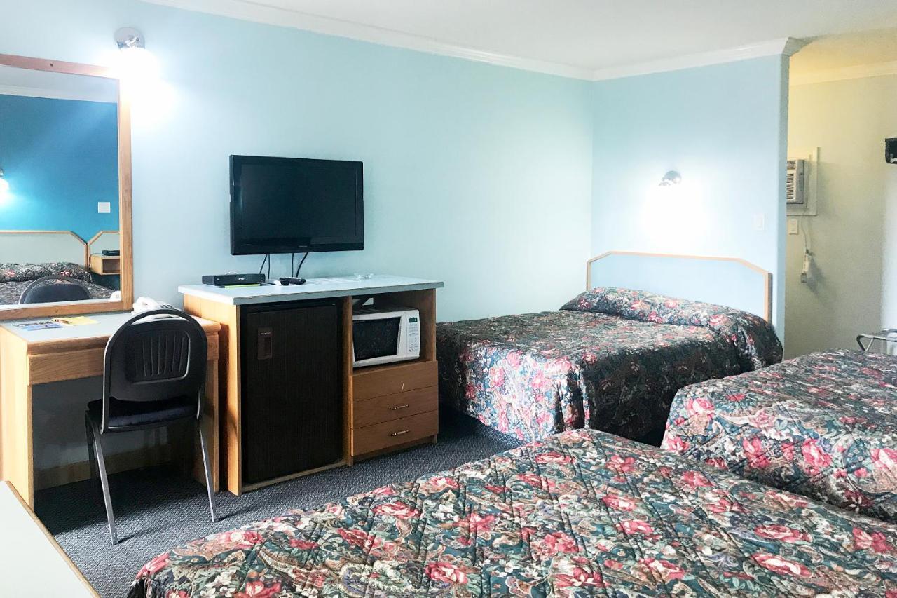 Lamplighter Motel แคมลูปส์ ภายนอก รูปภาพ
