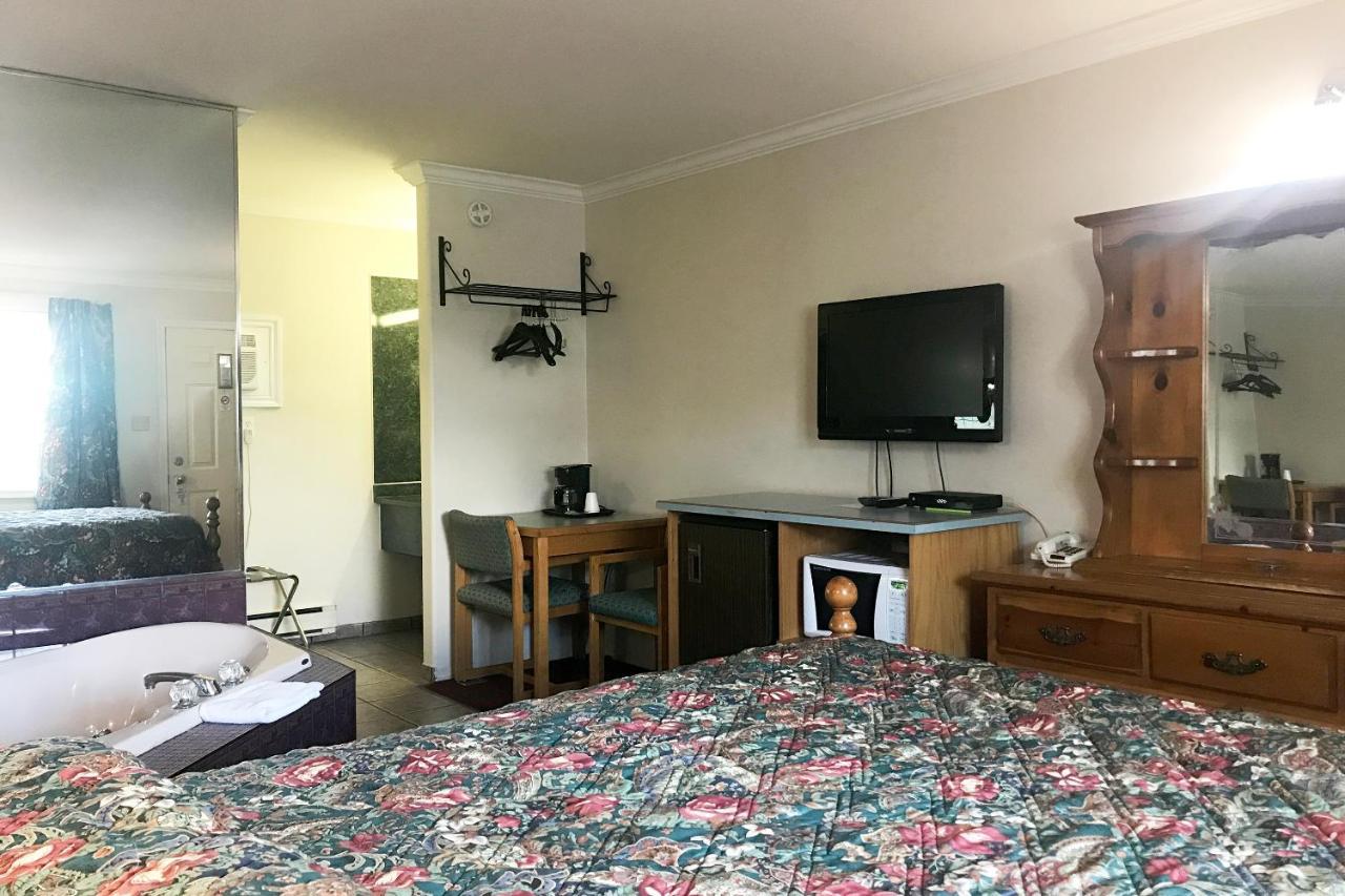 Lamplighter Motel แคมลูปส์ ภายนอก รูปภาพ