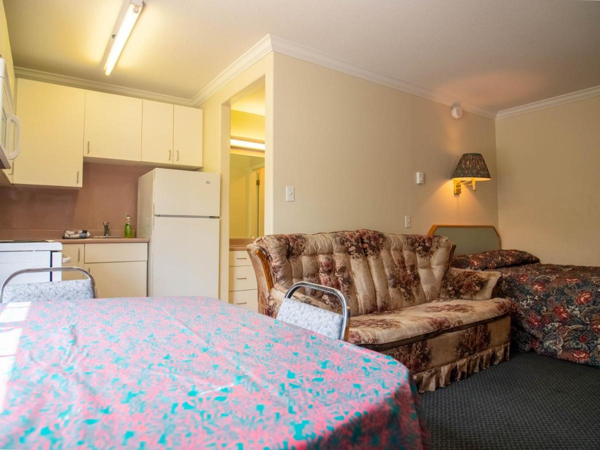 Lamplighter Motel แคมลูปส์ ภายนอก รูปภาพ