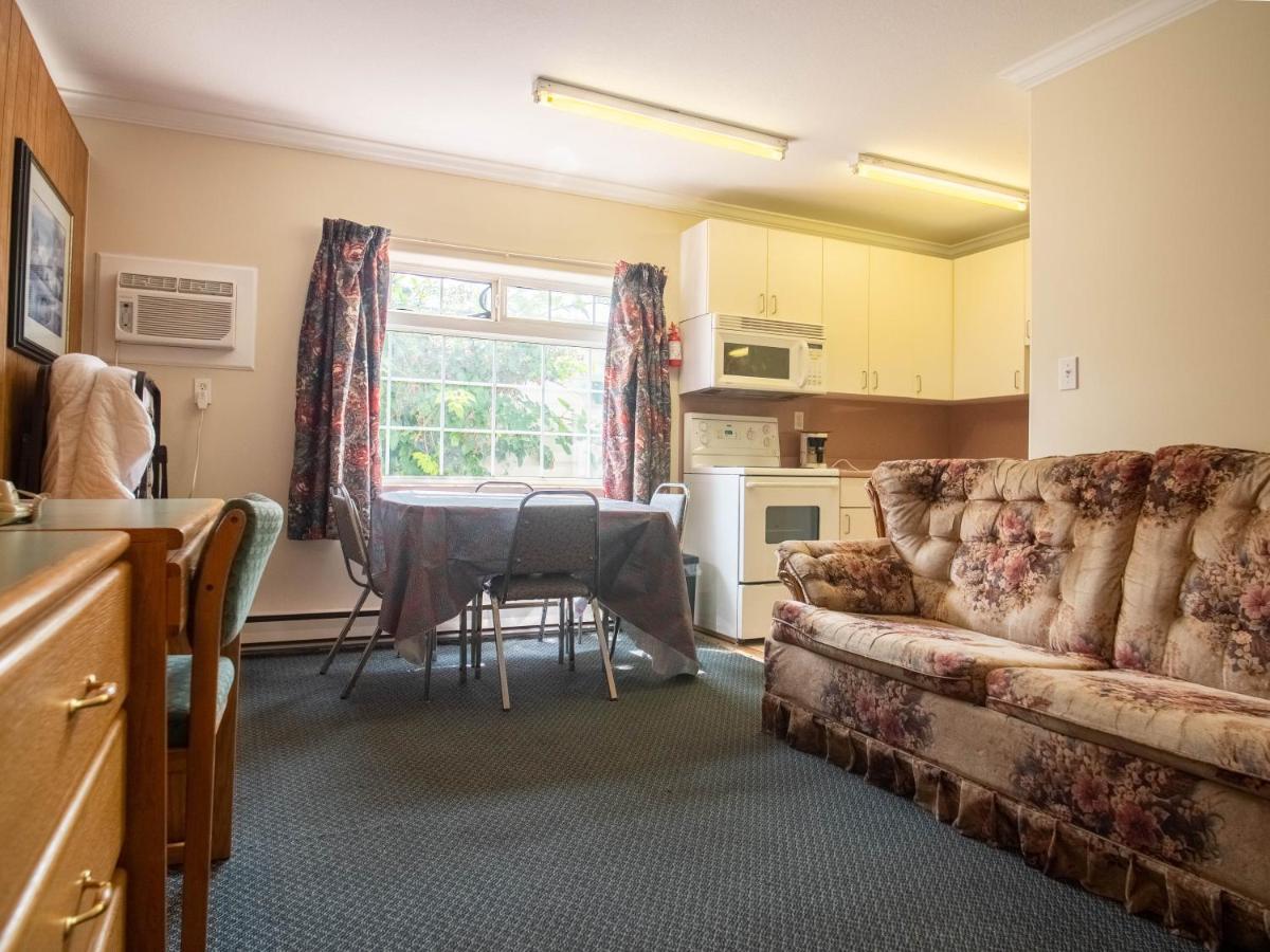 Lamplighter Motel แคมลูปส์ ภายนอก รูปภาพ