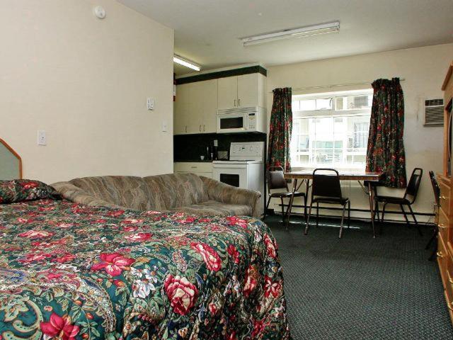 Lamplighter Motel แคมลูปส์ ภายนอก รูปภาพ
